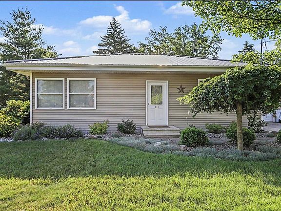 3rd image of 301 Pepperidge Ln