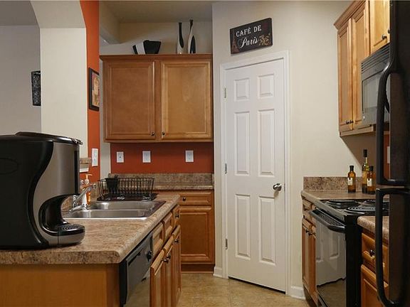 5th image of 271 Oakland Hills Way
