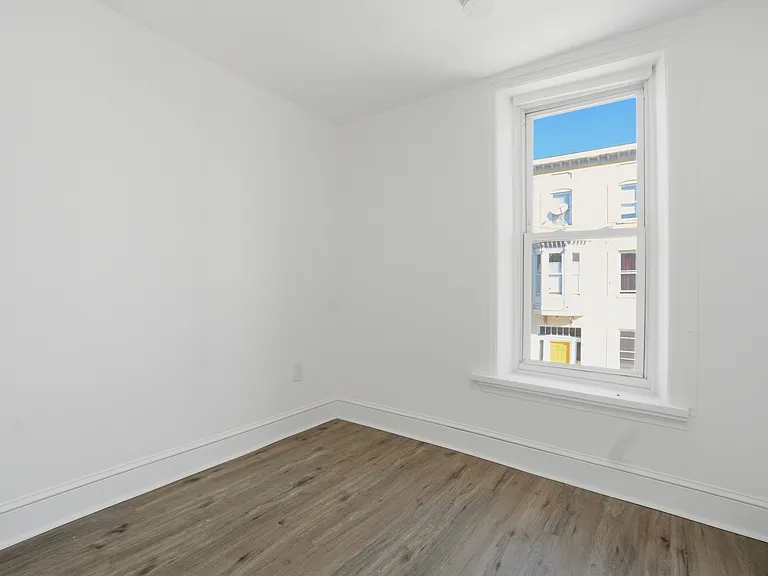 157 W Washington St — Photo 3
