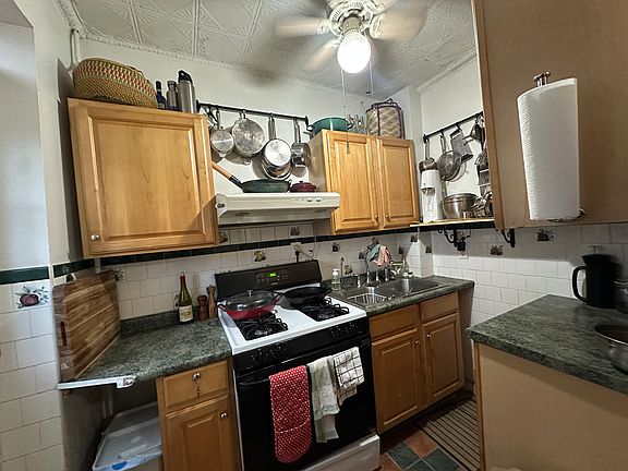 2nd image of 374 Columbia St #3