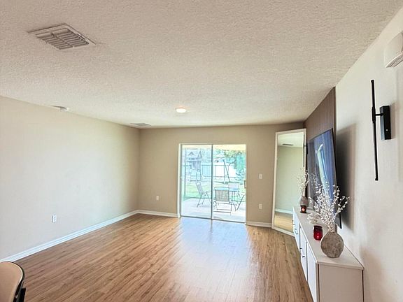 3rd image of 4249 SW Whitebread Rd