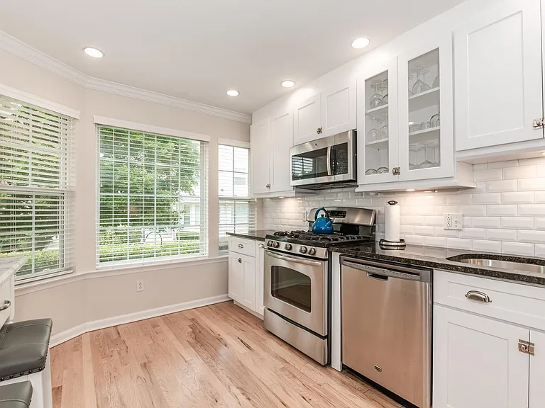 180 Turn Of River Rd #11D — Photo 3