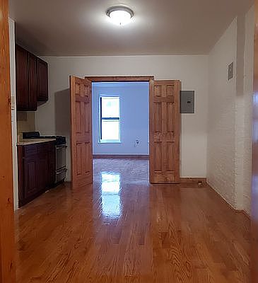 1st image of 261 E 10th St APT 10