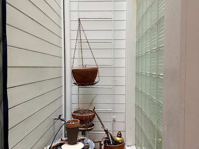 Lightwell - sitting area off the guest bedroom