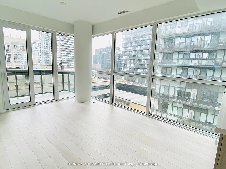 39 Roehampton Ave #905 — Photo 5