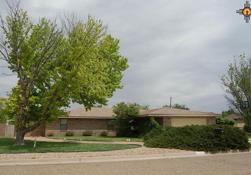 1st image of 409 E 17th Ln