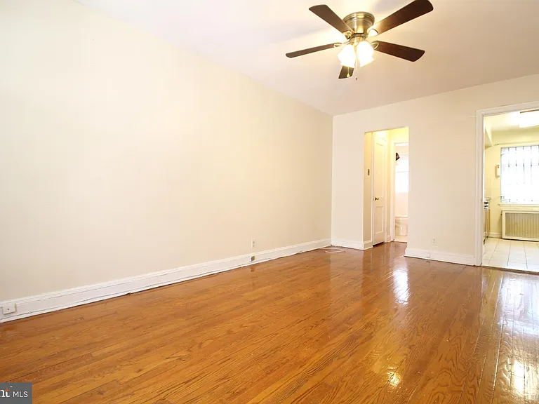 1612 Pine St #13 — Photo 3