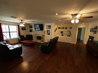 3163 Greenwillow Dr, Port Neches, TX 77651