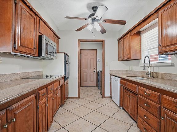 5th image of 413 SW 64th St