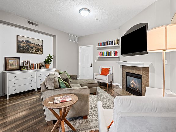 4th image of 180 W Albion Village Way #301