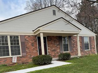 7700 Lake Ridge Dr #1, Waterford, MI 48327