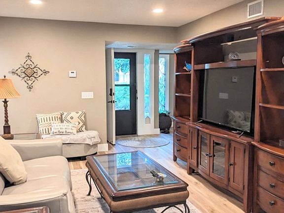 3rd image of 21 Fairways Cir