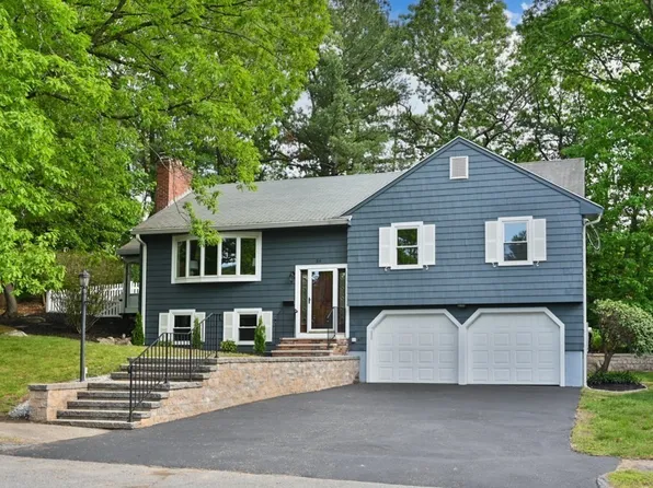 39 Doncaster Cir, Lynnfield, MA 01940