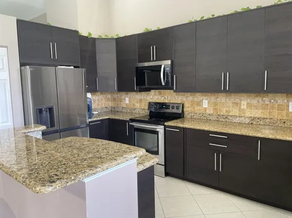 9514 Lago Dr, Boynton Beach, FL 33472