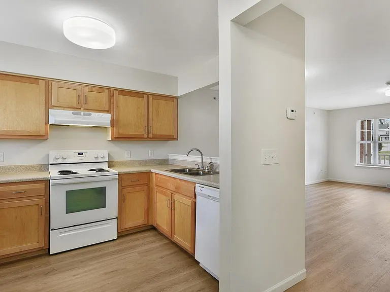 Creekwood Apartments — Photo 11