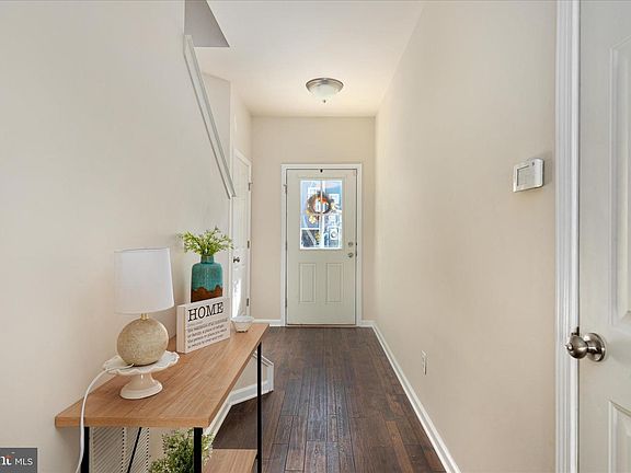 3rd image of 109 Splendor Garden Way