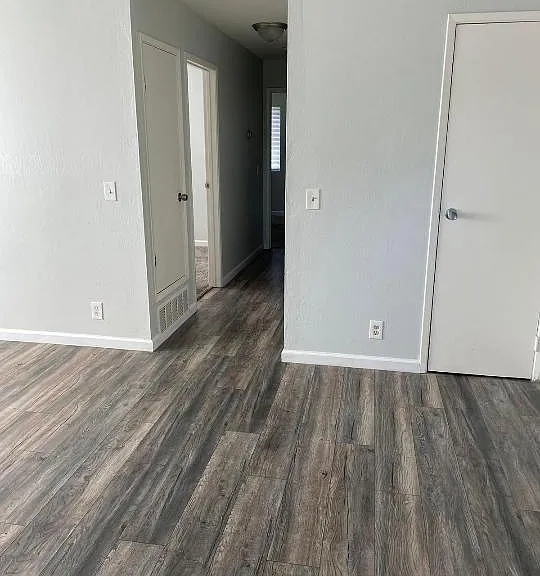 1039 Mohr Ln #D — Photo 3