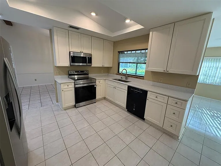 4270 Ascot Dr — Photo 3
