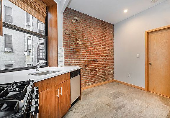 2nd image of 110 Madison St #8AA
