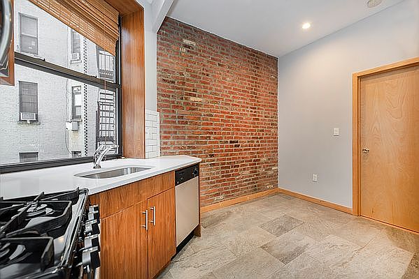 1st image of 110 Madison Ave #15