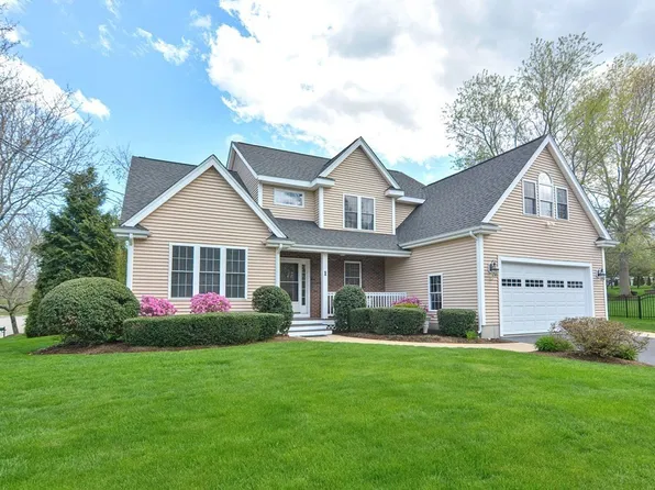 1 Lowe Meadow Ln, North Attleboro, MA 02760