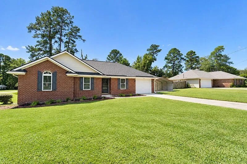 4 bed, 2.0 bath, 1625 sqft, $2,400 — Photo 3