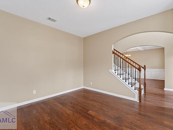 3rd image of 964 Oak Crest Dr