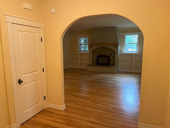 2nd image of 8134 Eleanor Pl NE