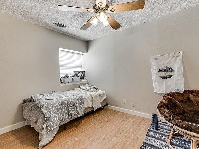404 Franklin Blvd #B — Photo 13