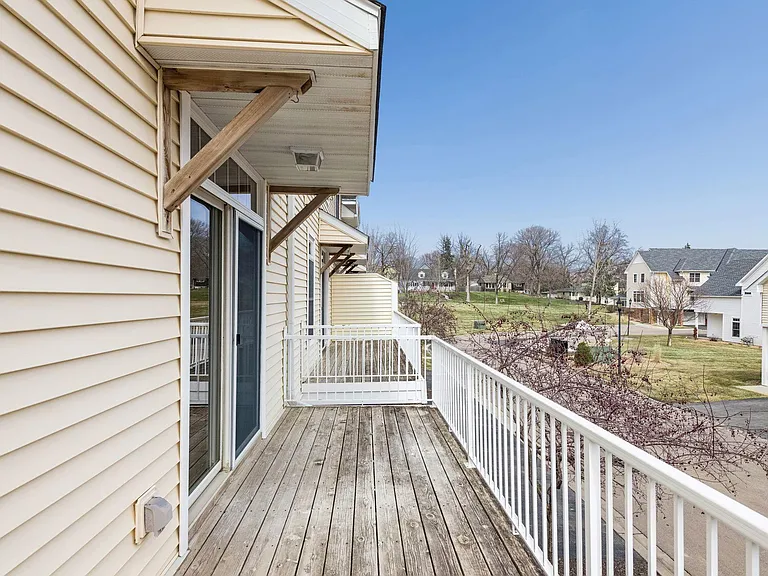 2121 Village Trl — Photo 21