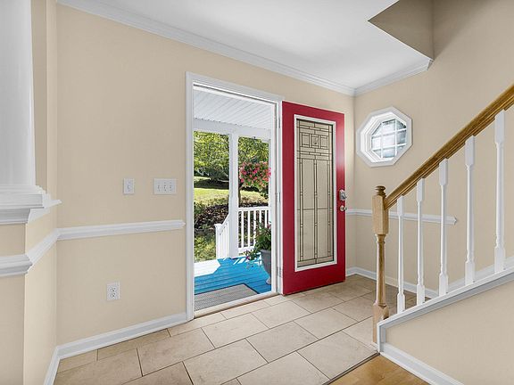 4th image of 1718 Honeysuckle Ln