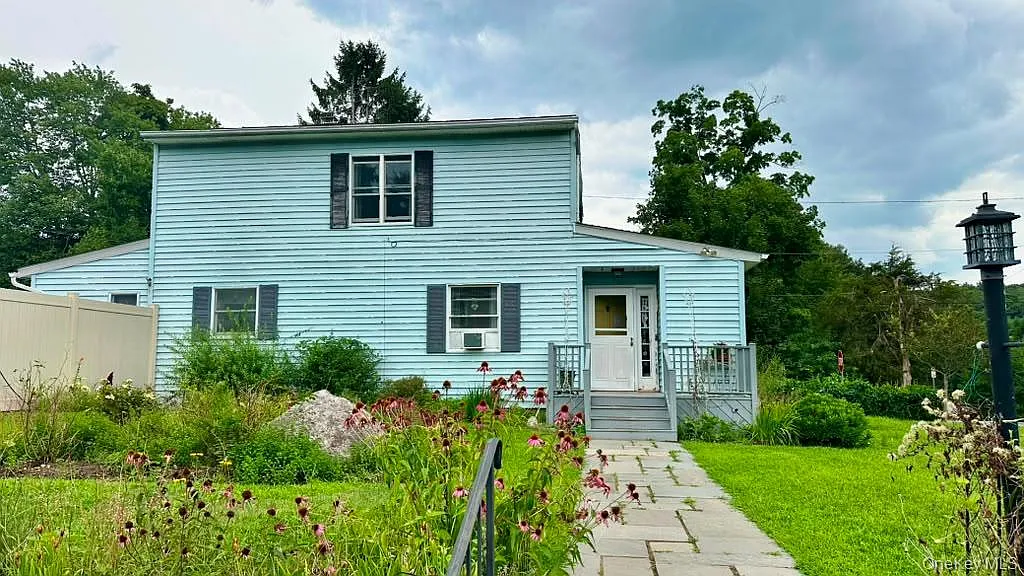 2 bed, 800 sqft, $3,000 — Photo 1