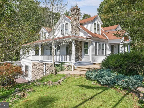 579 Golf Dr, Canadensis, PA 18325