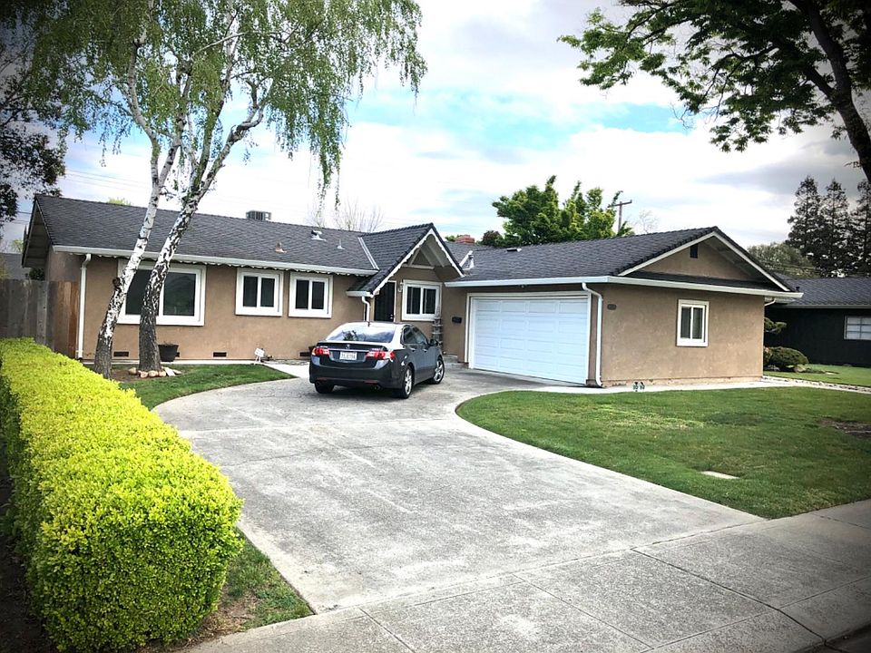 1st image of 335 E Canterbury Dr