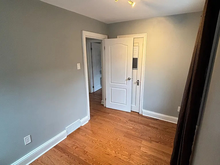 241 Bradley Ave — Photo 13
