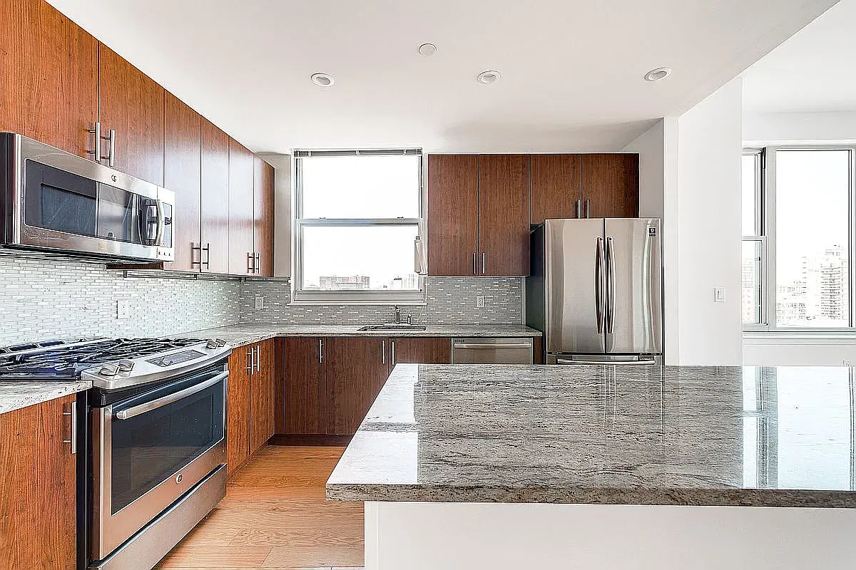 2 bed, 1300 sqft, $4,500 — Photo 3