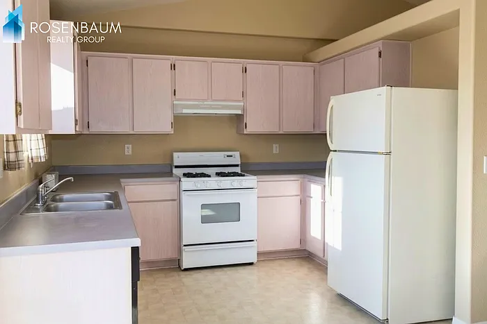 3912 N Taylor Dr — Photo 4