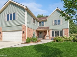 9 Mayfair Ln, Aurora, IL
