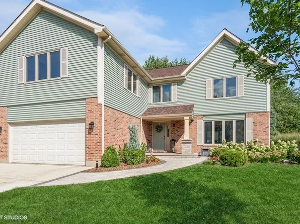 9 Mayfair Ln, Aurora, IL 60504