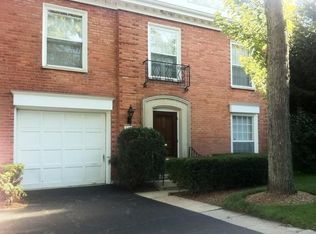 737 Lexington Ct, Northbrook, IL 60062