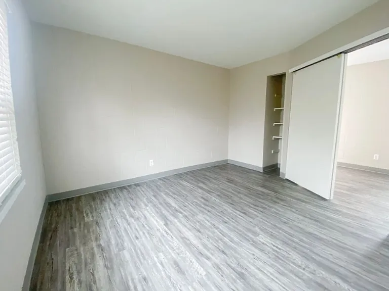 1913 Anderson Ave — Photo 15