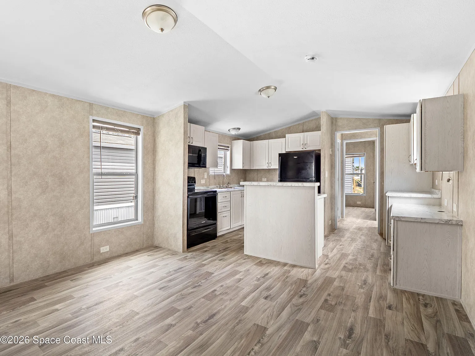1 bed, 1.0 bath, 400 sqft, $1,472 — Photo 4