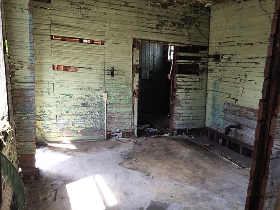 4th image of 8814 Palm St