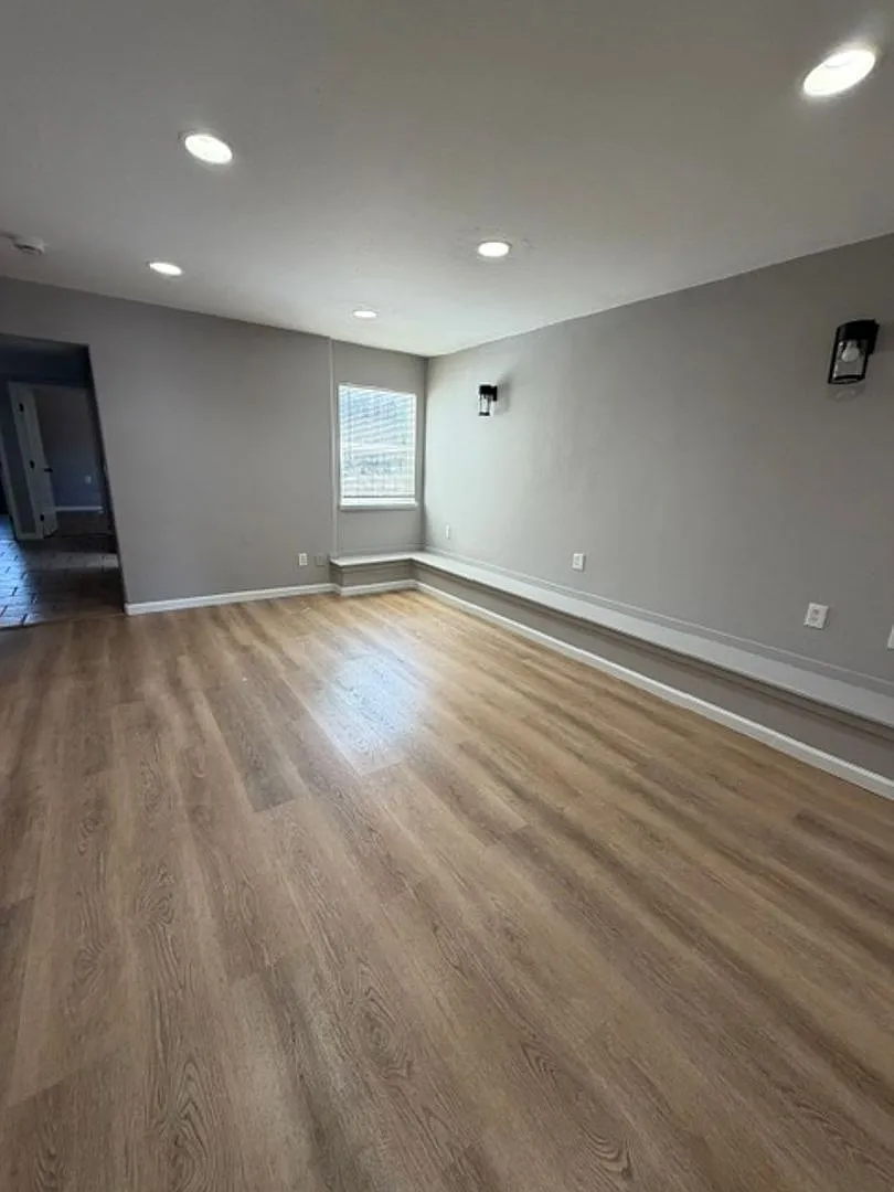 542 Lewis St — Photo 4