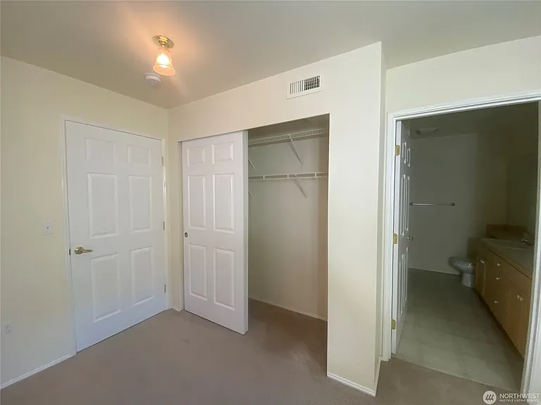 25235 SE Klahanie Blvd #J102 — Photo 12