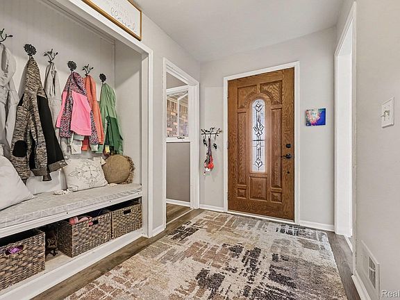 5th image of 46607 Foxtail Ct