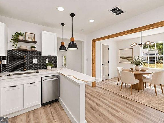 3rd image of 1046 Cheaves St