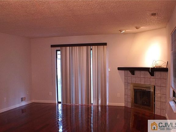 4th image of 107 Park Gate Dr #P107