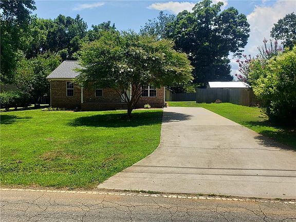 3rd image of 511 W Minneola St