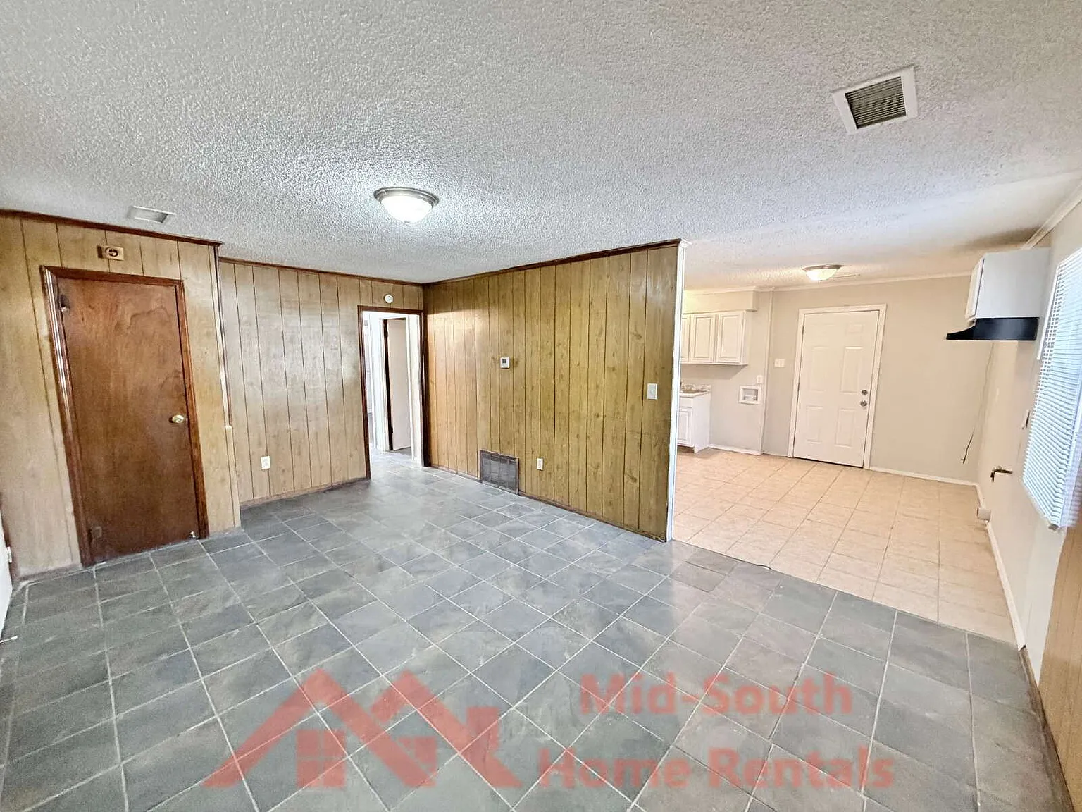 3 bed, 1.0 bath, 900 sqft, $795 — Photo 3